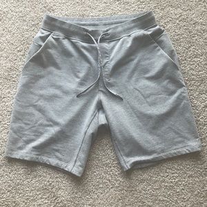 Lululemon Men’s Sweatshorts Grey size Large